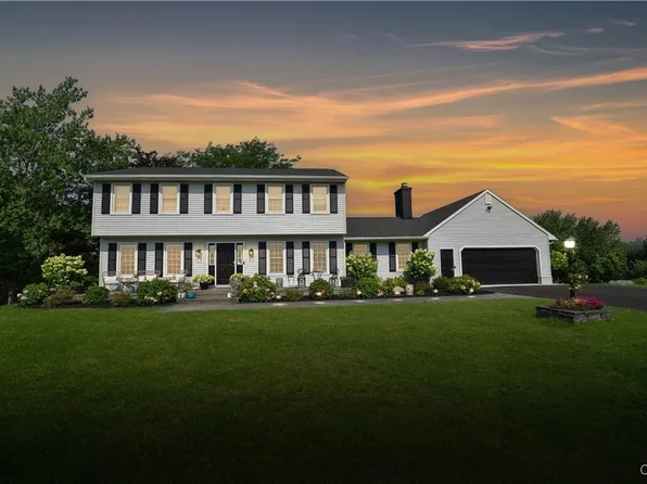 4872 Firethorn Cir, Manlius, NY 13104