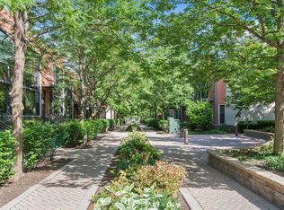 911 N Howe St, Chicago, IL 60610