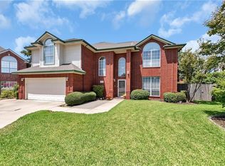 2733 Willow Creek Ct, Bedford, TX 76021