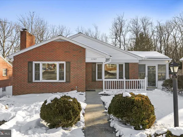 11907 Wesley Dr, Hagerstown, MD 21742
