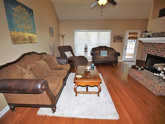 5th image of 70 Austin Cir