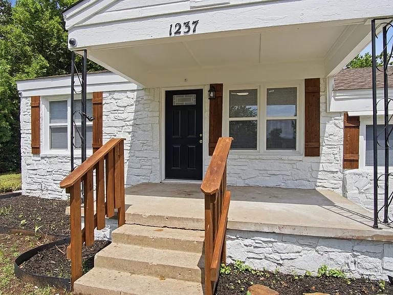1237 Staton Dr — Photo 29