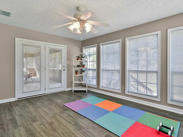 110 Hampton Woods Dr — Photo 25