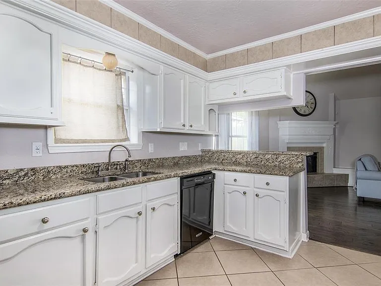 5839 Culross Close — Photo 4