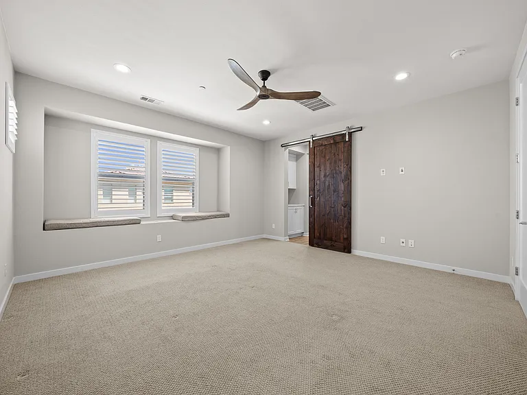 16205 Camden Cir — Photo 32
