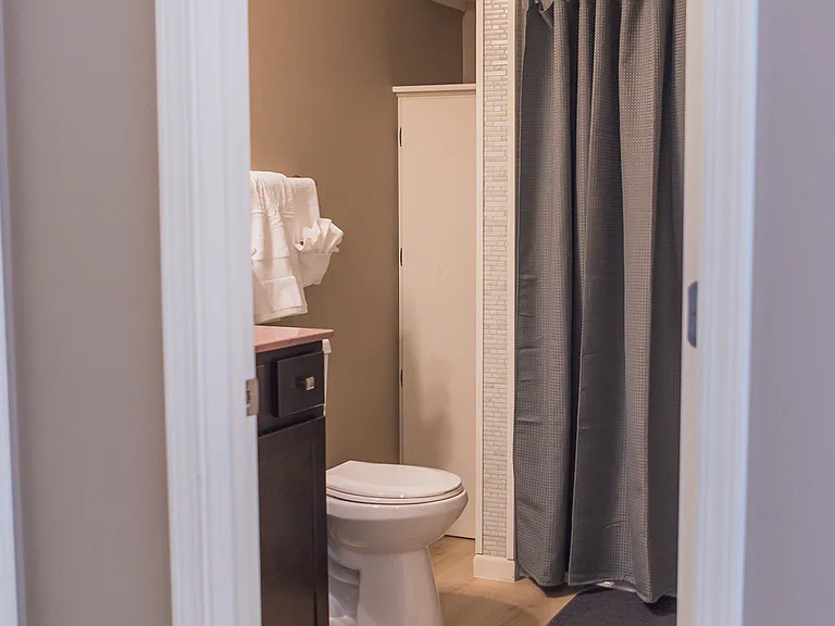 211 Alva St — Photo 38