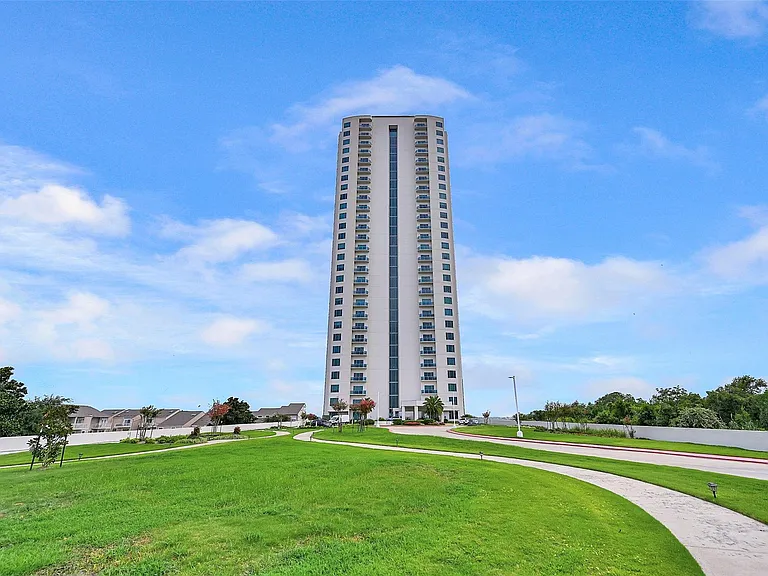 4821 Nasa Pkwy #18W — Photo 40