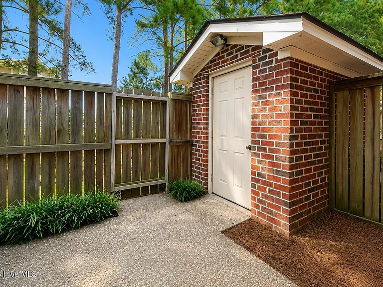 41 Upton Ct — Photo 17