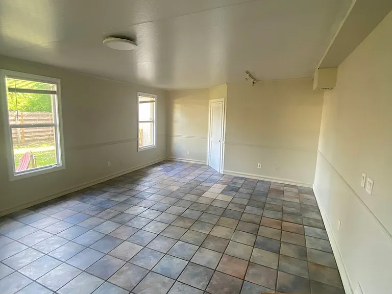7413 Crock Ave — Photo 9