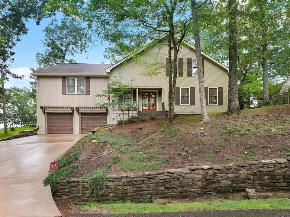 1st image of 60 Wildfern Ln
