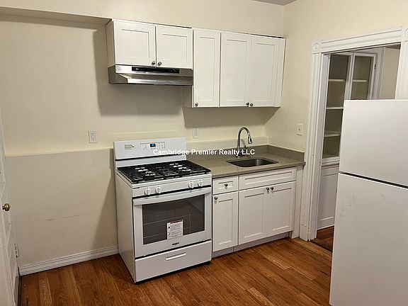 2nd image of 885 Massachusetts Ave #8C