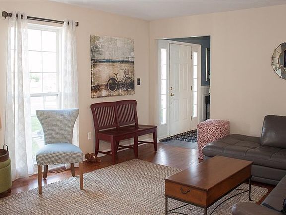 3rd image of 6909 Lake Geneva Ct
