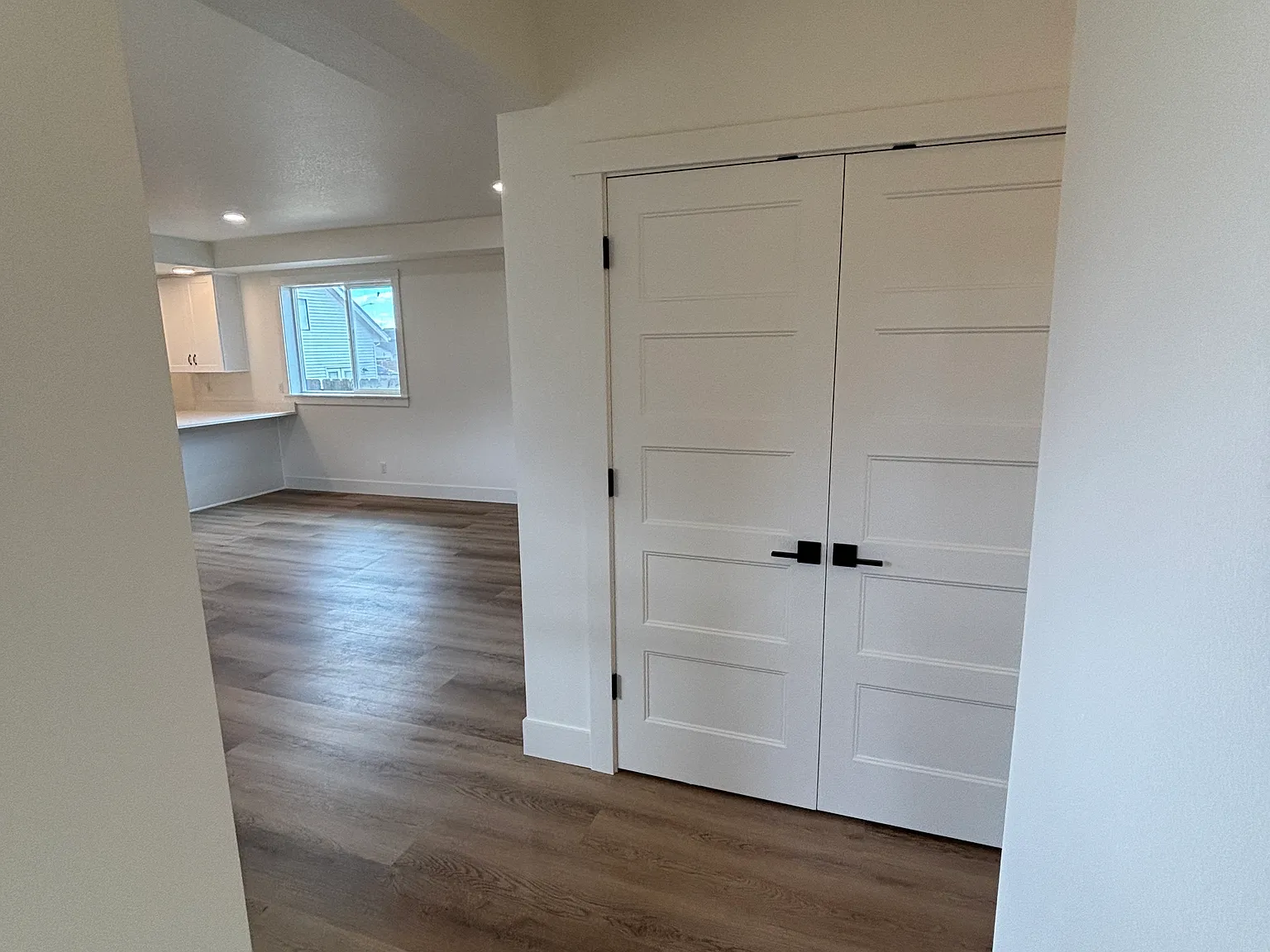 3 bed, 1350 sqft, $2,200 — Photo 3