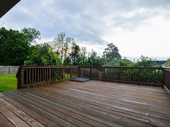 5th image of 842 Sumac Ct