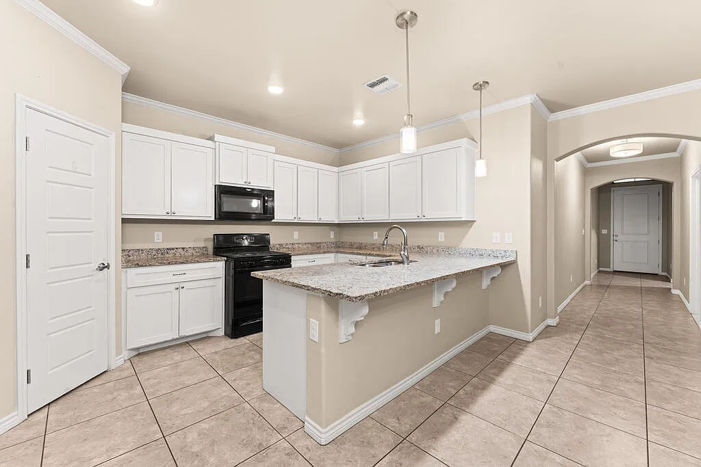 3 bed, 2.0 bath, 1540 sqft, $2,300 — Photo 3