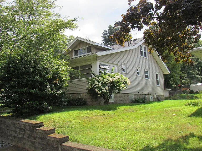 2360 Edwin Ave — Photo 1