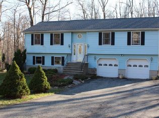6 Doe Run, Hewitt, NJ 07421
