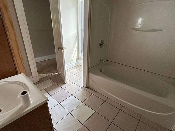 3rd image of 171 Briggs St APT 2