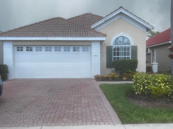 742 SW Aruba Bay, Pt Saint Lucie, FL 34953