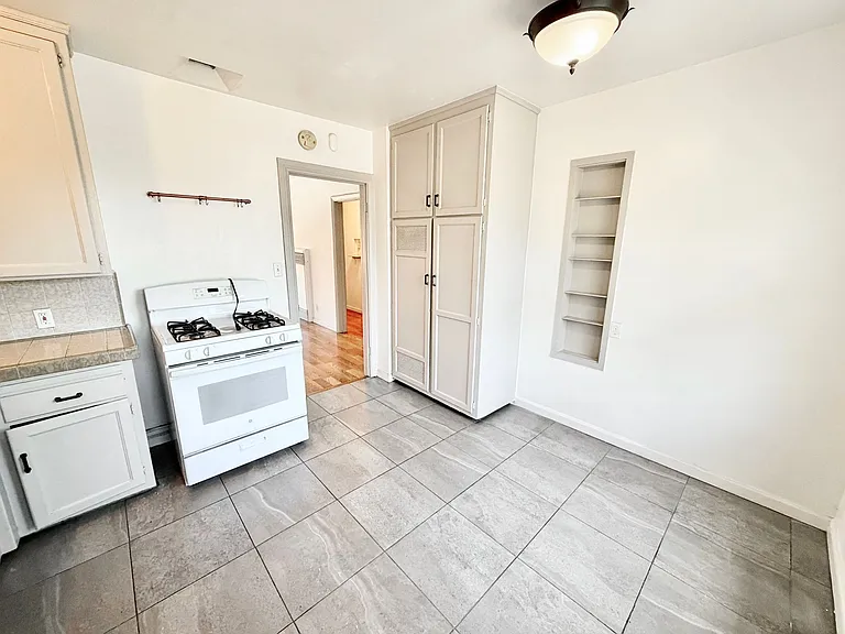 6100 Glen Alder St — Photo 1
