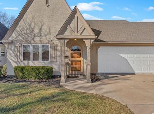 2724 Chipperfield Rd, Lawrence, KS 66047