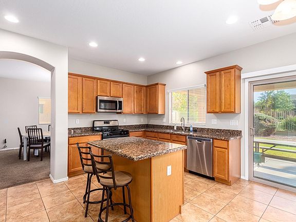 4th image of 1379 E Canyon Creek Dr