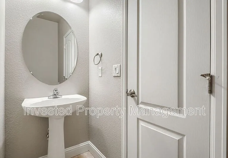 9531 Cedarhurst Ln #D — Photo 10