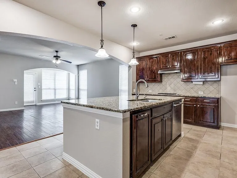 205 Chester Dr — Photo 9