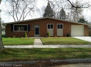 8996 Parent St, Livonia, MI 48150