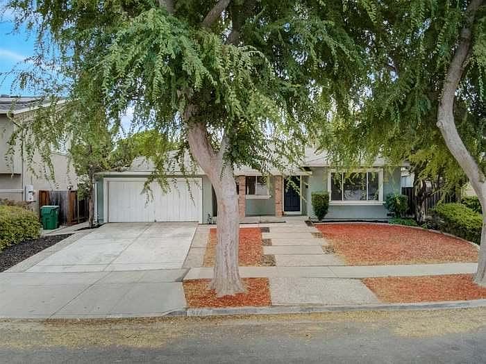 1st image of 574 Hyde Park Dr