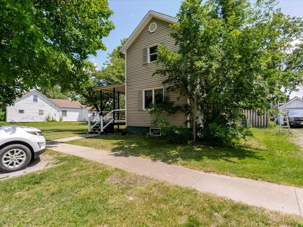 340 W 1st St, El Paso, IL 61738