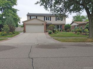 1949 Crimson Dr, Troy, MI 48083