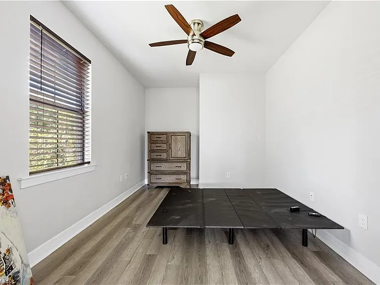 8010 Helena Ct — Photo 23