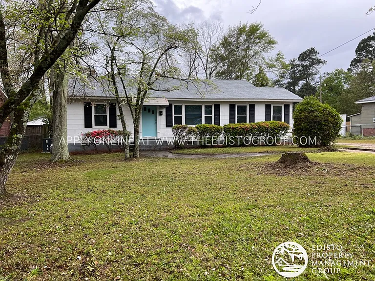 1161 Chestnut St — Photo 3