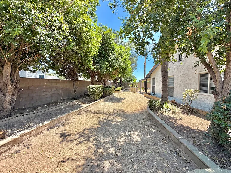 6961 Halstead Ave — Photo 19