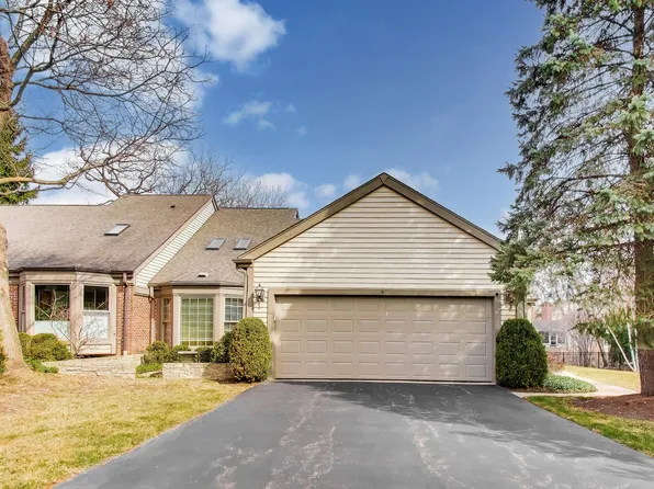 12 Warrington Dr, Lake Bluff, IL 60044