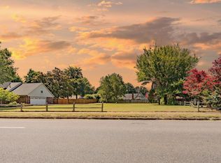 8697 Walnut Grove Rd, Cordova, TN 38018