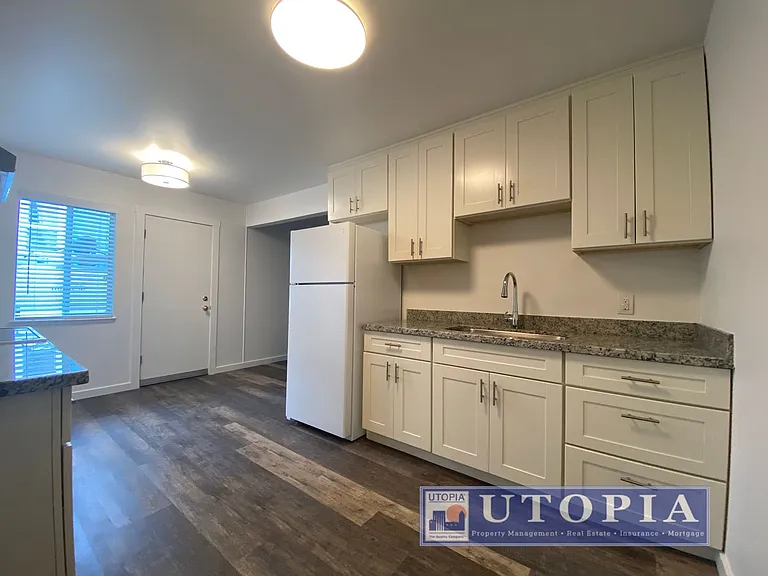 SCZ T 318 Laurel Street — Photo 6