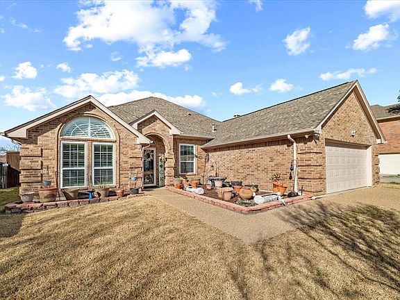 2nd image of 2117 Pinwood Cir