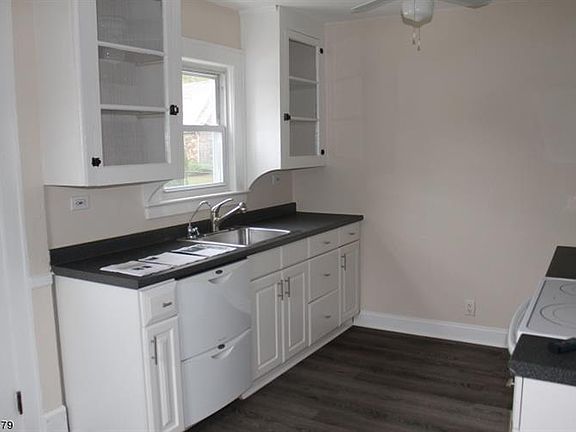 4th image of 339 No 8 Ave