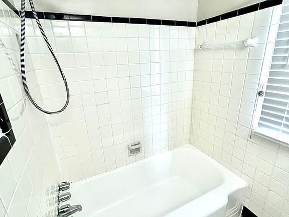 4th image of 1107 W Rowan St #1115-4