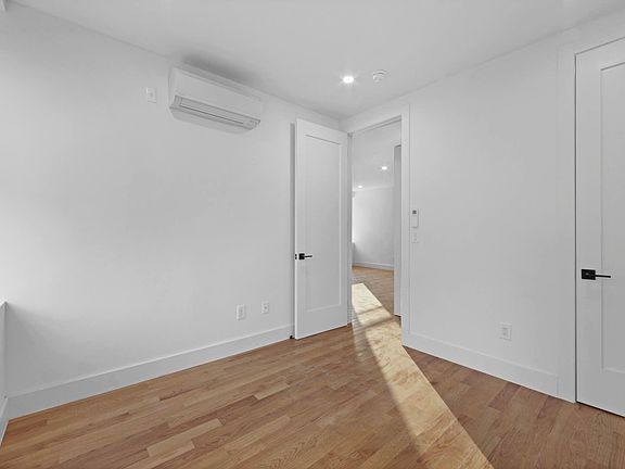 5th image of 53 Herbert St Floor 2