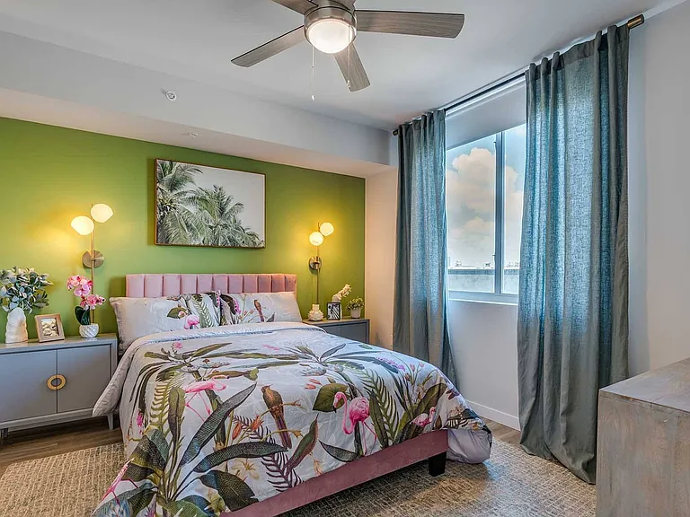 Pura Vida Hialeah Luxury Apartments — Photo 9