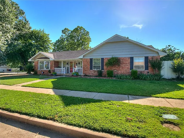 2308 Houston Ave — Photo 18