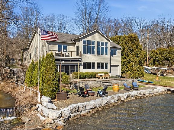 3rd image of 843 W Lake Rd