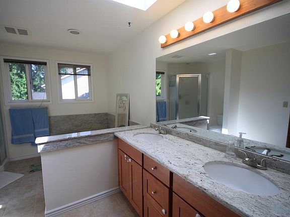 4th image of 15801 NE 27th Pl