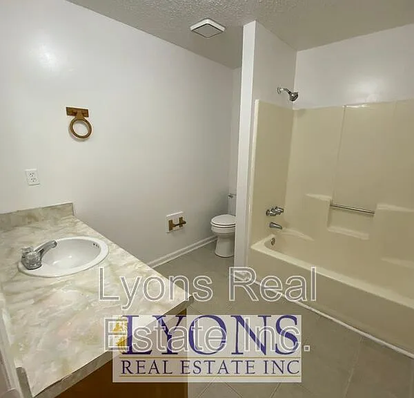 1026 S Gordon Ave #A — Photo 8