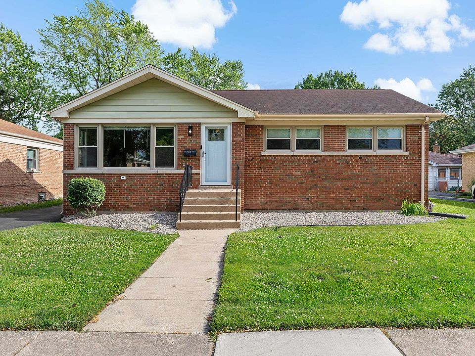 1st image of 715 E 163rd Pl