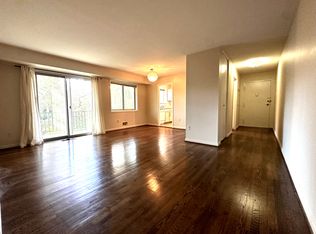 10507 Weymouth St APT 102, Bethesda, MD 20814