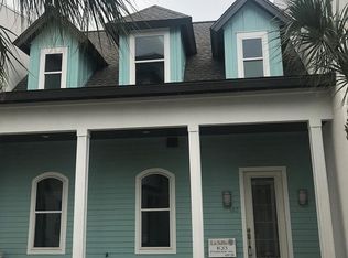 103 Frontenac Ln, Rockport, TX 78382